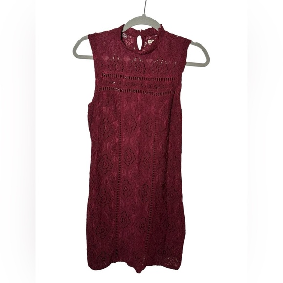 Hollister Burgundy Lace Sleeveless Mini Dress Mock Neck Keyhole Back Size 0 - Picture 1 of 10